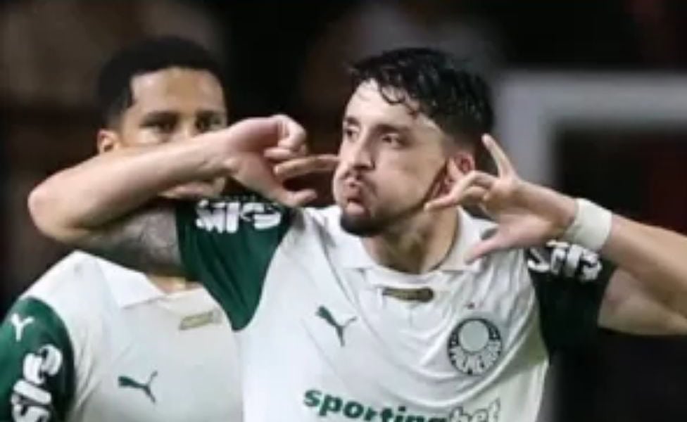 Piquerez comemora gol marcado pelo Palmeiras contra o Sport no Brasileirão
Imagem: Marlon Costa/AGIF