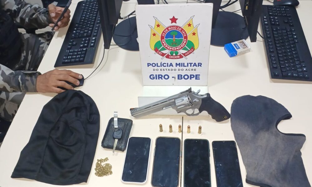 pm-prende-quatro-homens-e-apreende-menor-que-planejavam-ataque-na-cidade-do-povo50 pm-prende-quatro-homens-e-apreende-menor-que-planejavam-ataque-na-cidade-do-povo50