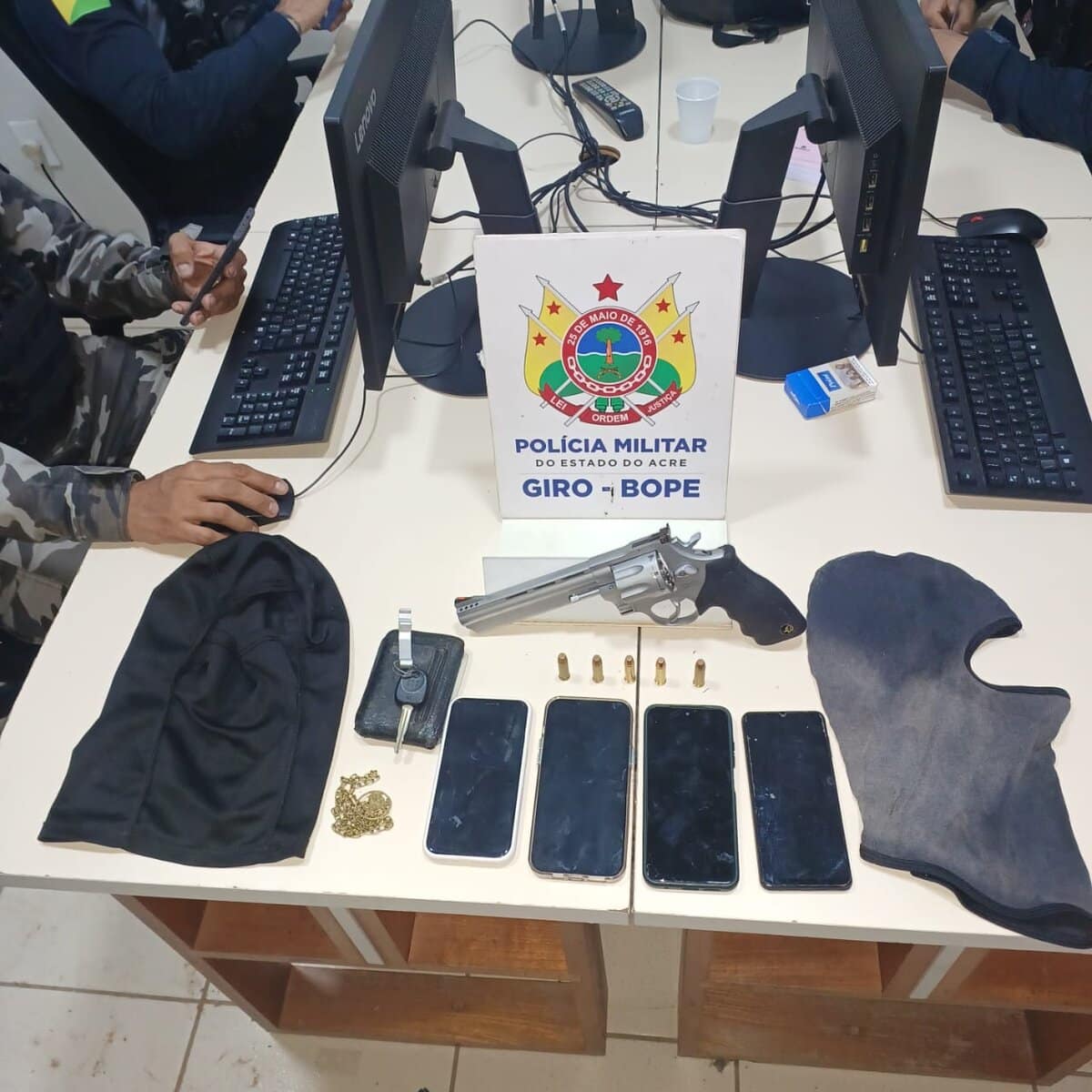 Polícia Militar prende quatro homens e apreende menor que planejavam ataque  no Conjunto Habitacional Cidade do Povo