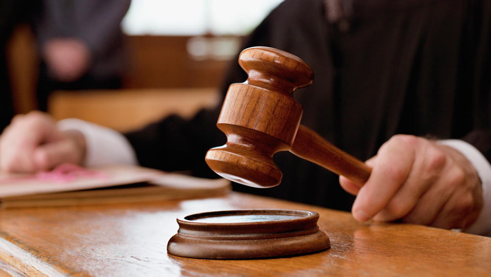 por-que-os-juc3adzes-usam-martelo-no-tribunal