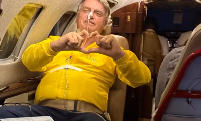 Bolsonaro durante translado de Natal a Brasília — Foto: Divulgação