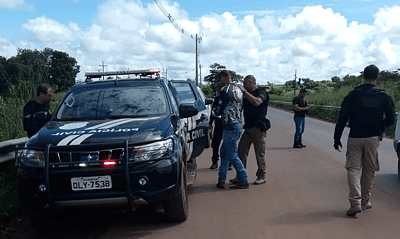 065454 Agentes da Polícia Civil do Acre durante diligência em área rural de Xapuri, onde ocorreu o furto de gado. Foto: cedida.