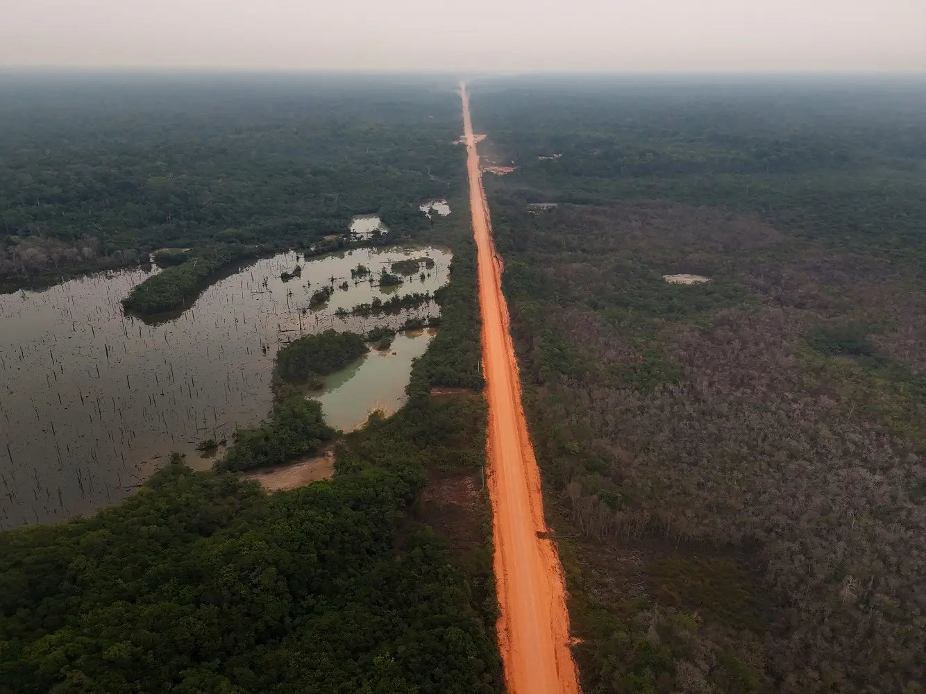Navio da Marinha peruana bate em plataforma de petróleo na Amazônia e deixa 2 mortos