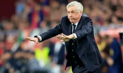 2025-04-26T222641Z_1323238650_UP1EL4Q1QCFKT_RTRMADP_3_SOCCER-SPAIN-BAR-RMA-REPORT O treinador do Real Madrid, Carlo Ancelotti REUTERS/Borja Suarez