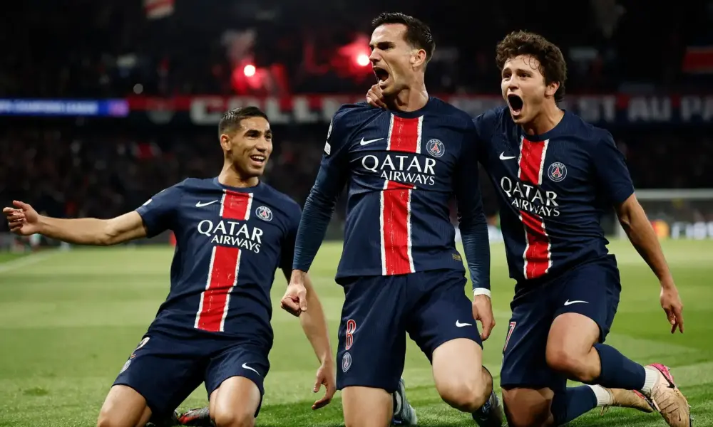 2025-05-07T211034Z_1_LYNXMPEL4614V_RTROPTP_4_SOCCER-CHAMPIONS-PSG-ARS-REPORT Jogadores do PSG comemoram gol na vitória contra o Arsenal 07/05/2025 REUTERS/Benoit Tessier