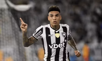 25 Igor Jesus fez o gol da classificação do Botafogo (Foto: Andre Durão)