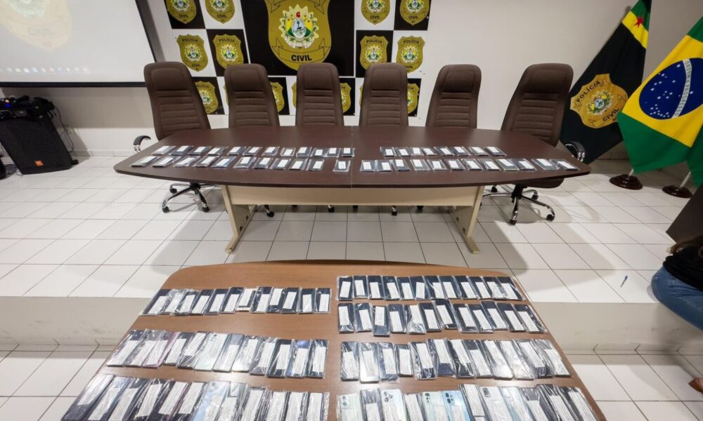 4d7f7393-731a-482f-8720-30367a84fed2-1536×1152 No ano passado foi restituído cerca de 200 aparelhos celulares. Foto: arquivo/ PCAC.