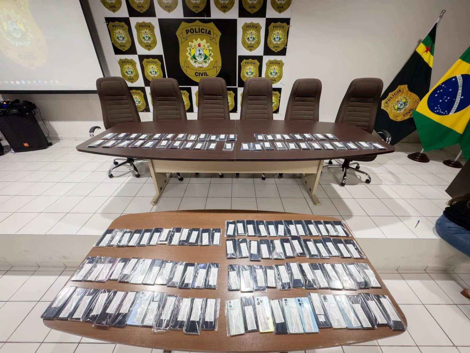 Polícia Civil  realiza intimações via WhatsApp para devolução de celulares recuperados