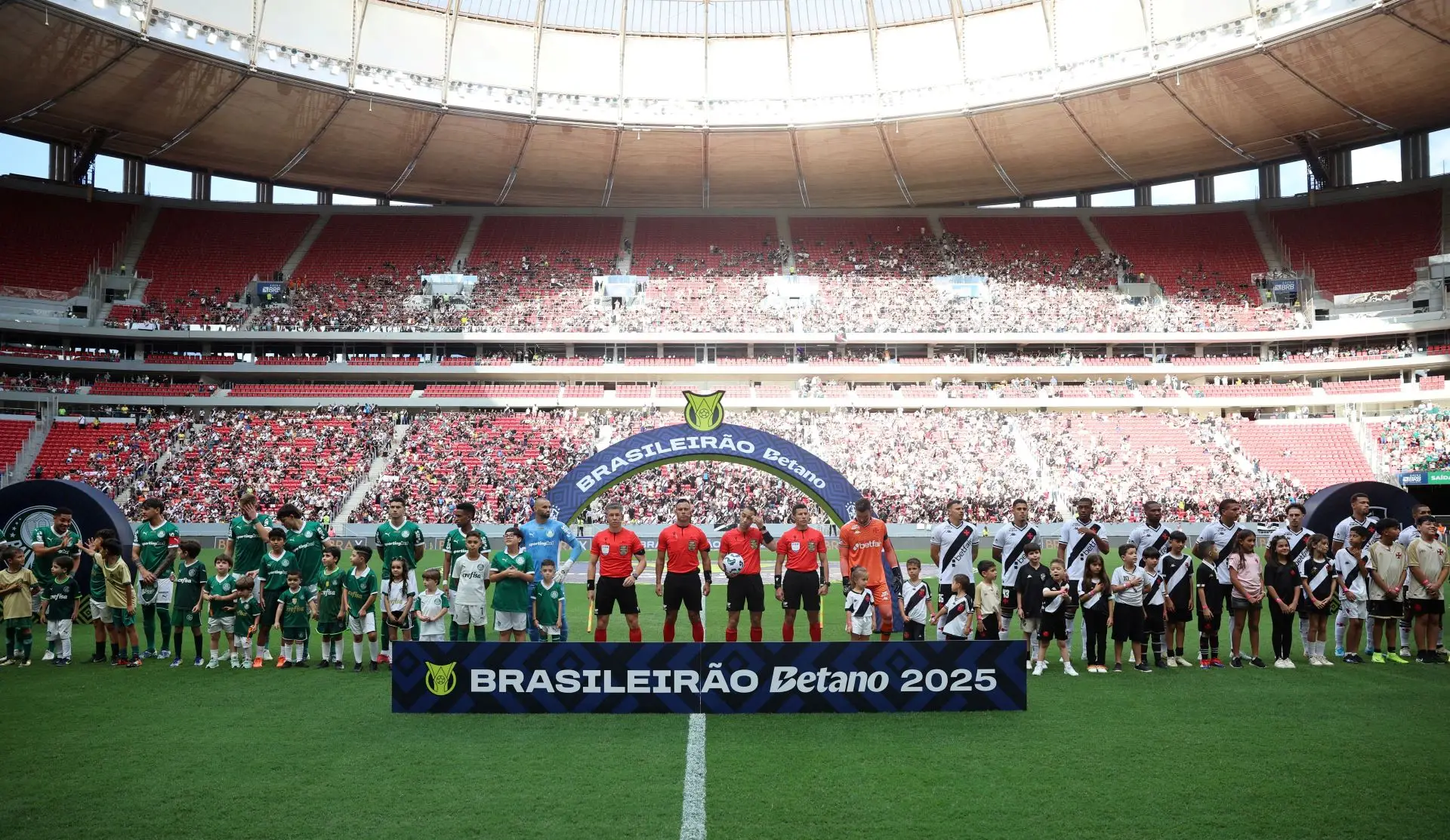 O que (e quem) está por trás dos milhões na venda de mandos de jogos para Brasília