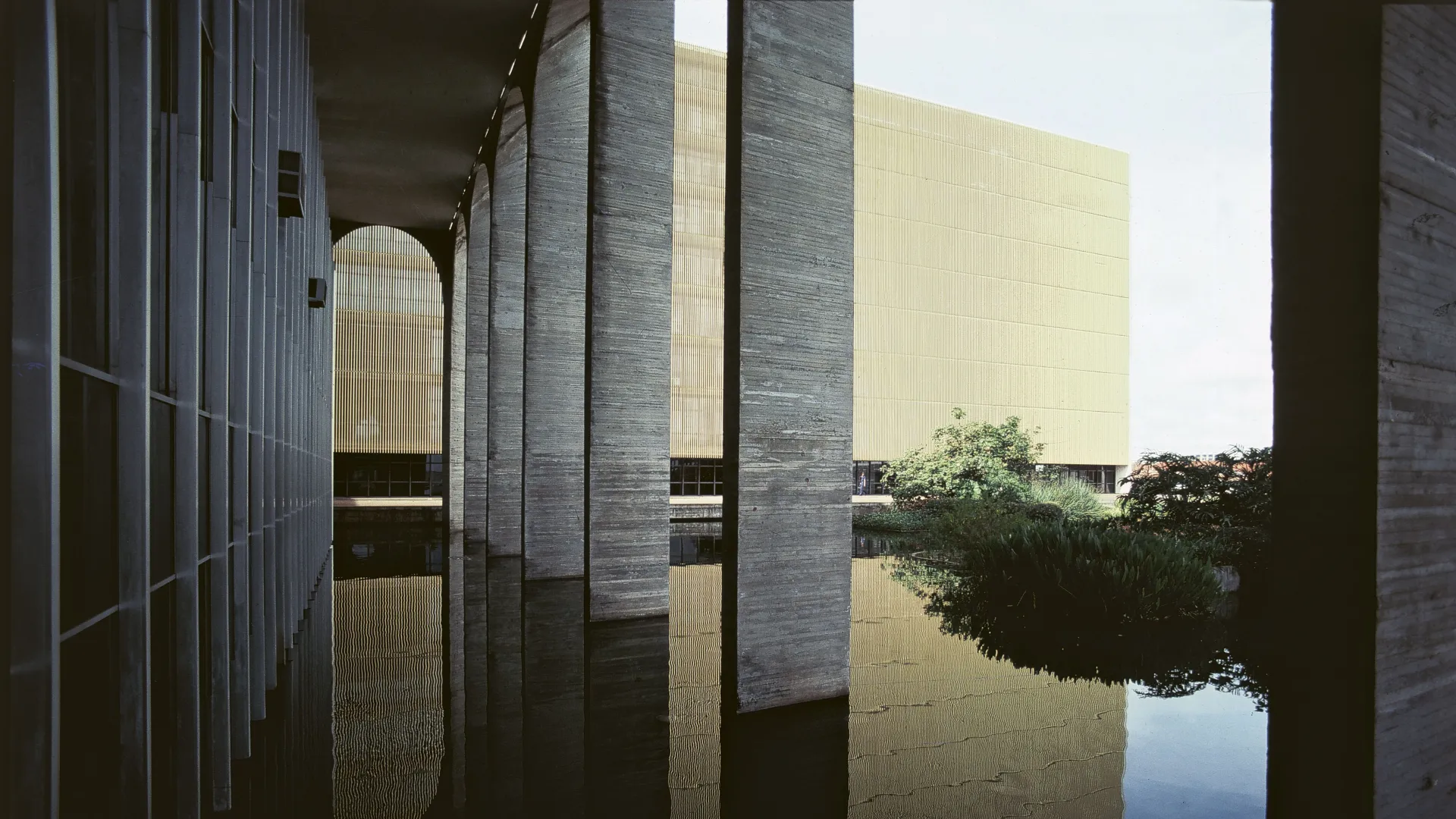 Embaixada do Brasil em Portugal acompanha intimações a estrangeiros ilegais