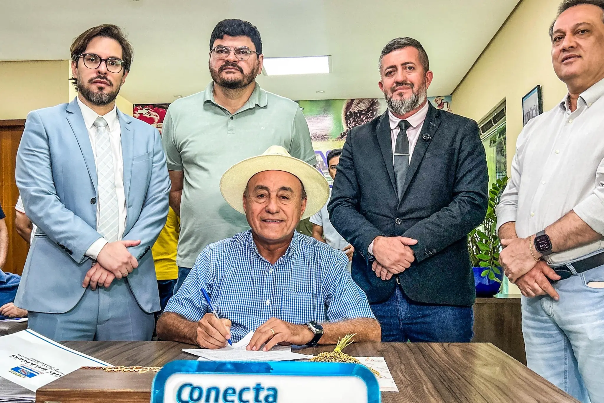 Bocalom sanciona R$ 67 mi para renovar frota de ônibus e alfineta oposição