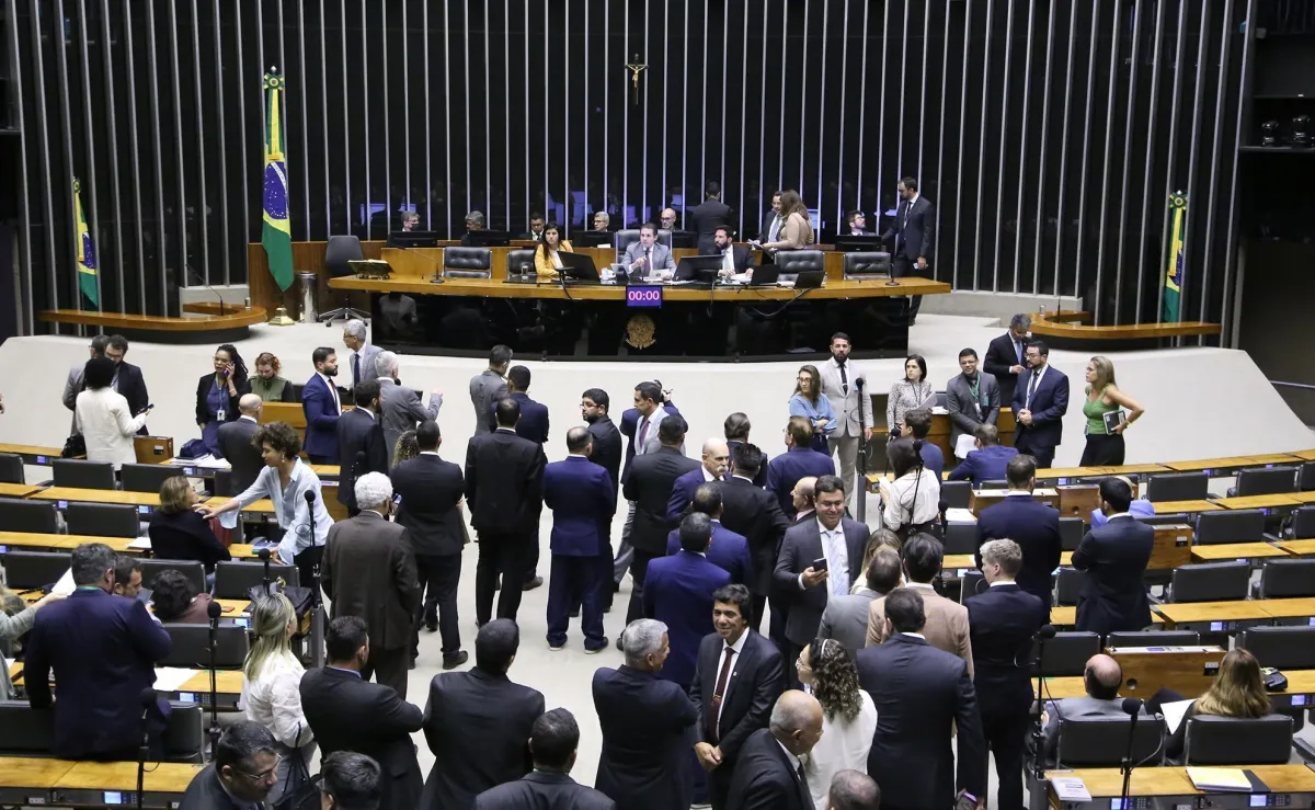 Câmara aprova urgência de texto que equipara crime organizado ao terrorismo