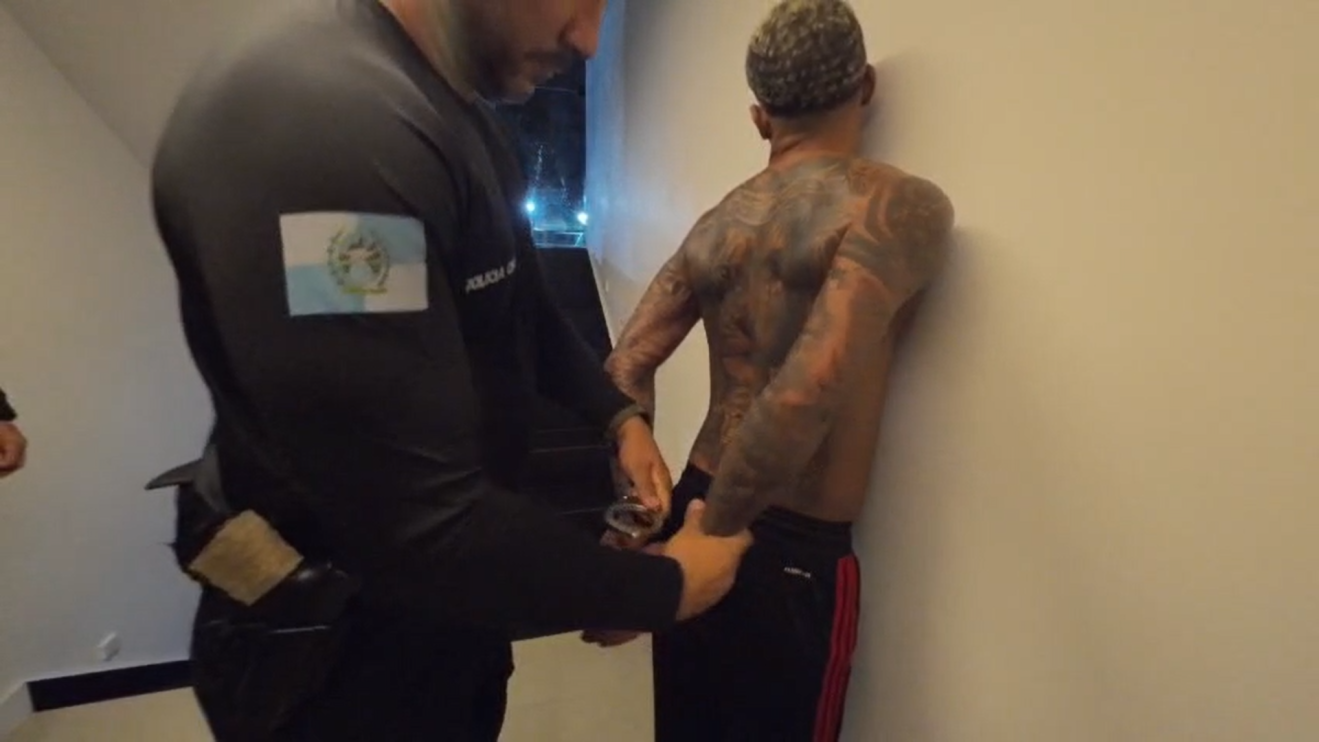 Apologia e envolvimento com CV: entenda acusações da polícia contra MC Poze