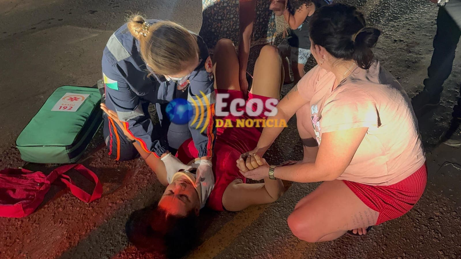 Colisão entre moto e bicicleta deixa mulher ferida na Baixada da Sobral