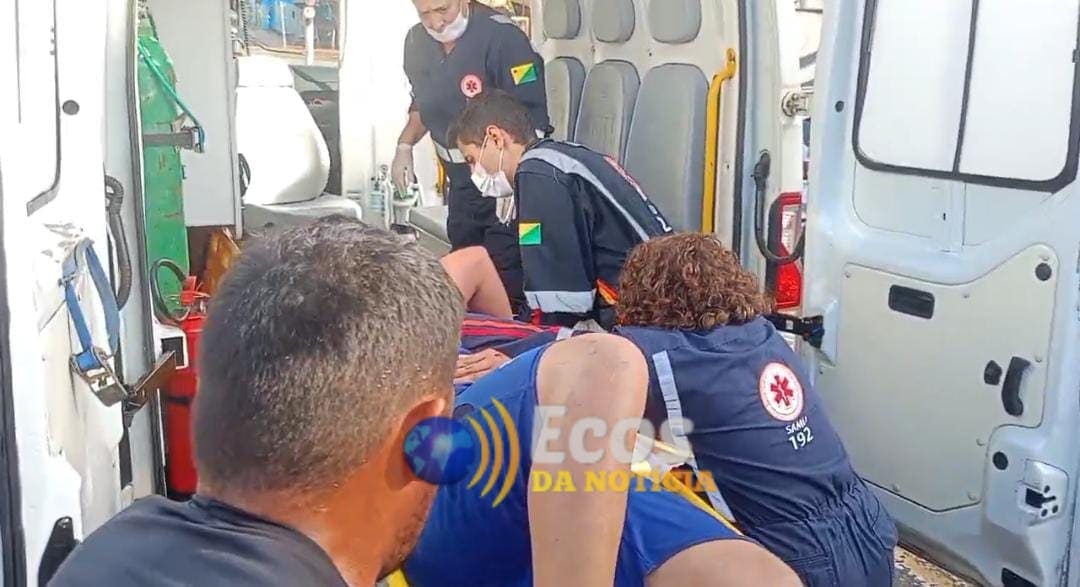 Adolescente de 16 anos colide com motocicleta e sofre traumatismo craniano e vai parar intubado no PS