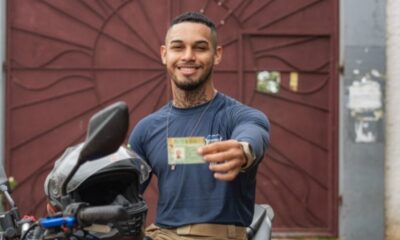 Anthony participou do Programa CNH Social e, quando aprovado, utilizou sua habilitação para tomar posse no concurso público. Foto: Kelvisson Monteiro/Detran