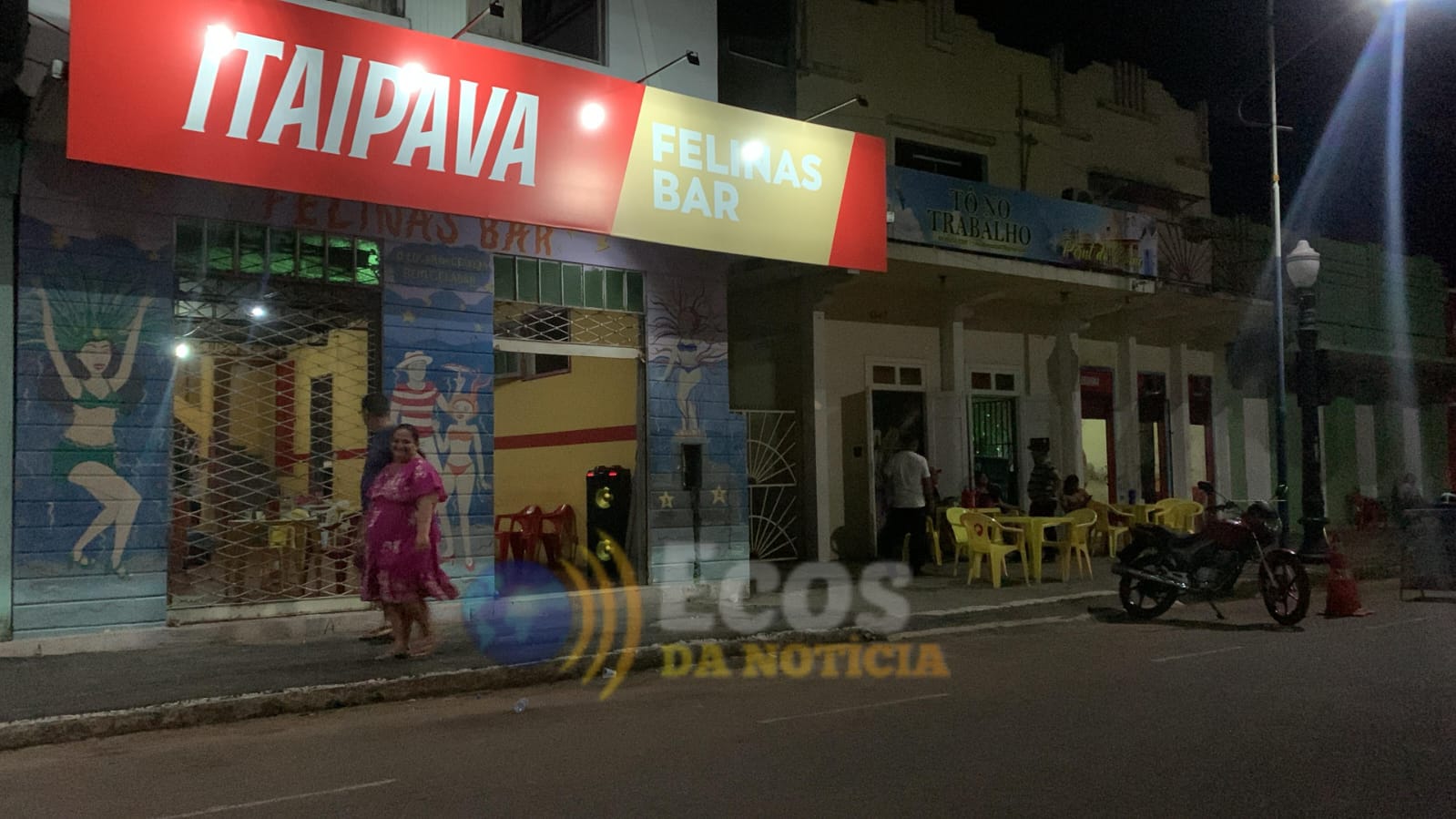 Criminosos em motocicleta passam atirando contra bar na Gameleira