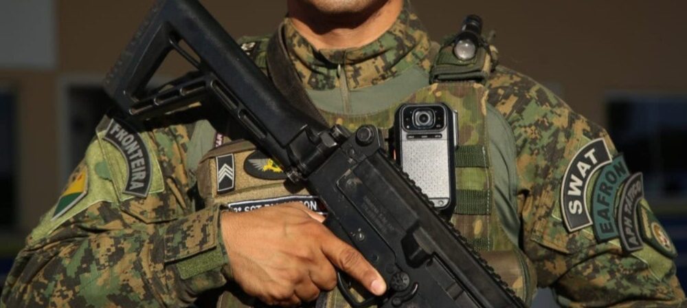 Nova portaria ministerial que estabelece orientações sobre o uso de câmeras corporais acopladas aos uniformes (as chamadas bodycams). Foto: Dhárcules Pinheiro/Sejusp