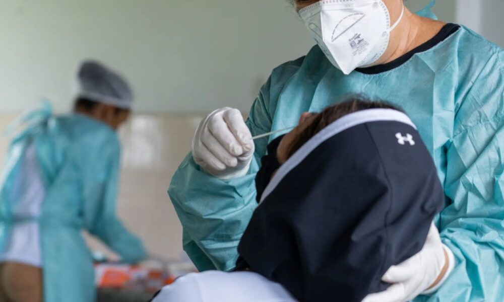 Covid-19 é a principal causa de síndrome respiratória aguda grave entre adultos • Myke Sena/MS