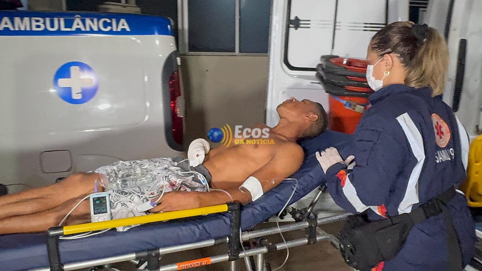 Jovem é baleado após sair de casa para verificar barulho no quintal