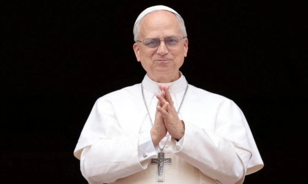 O Papa Leão XIV lidera uma oração Regina Caeli a partir da varanda central (Loggia delle Benedizioni) da Basílica de São Pedro, no Vaticano, em 11 de maio de 2025. REUTERS/Remo Casilli TPX IMAGES OF THE DAY.