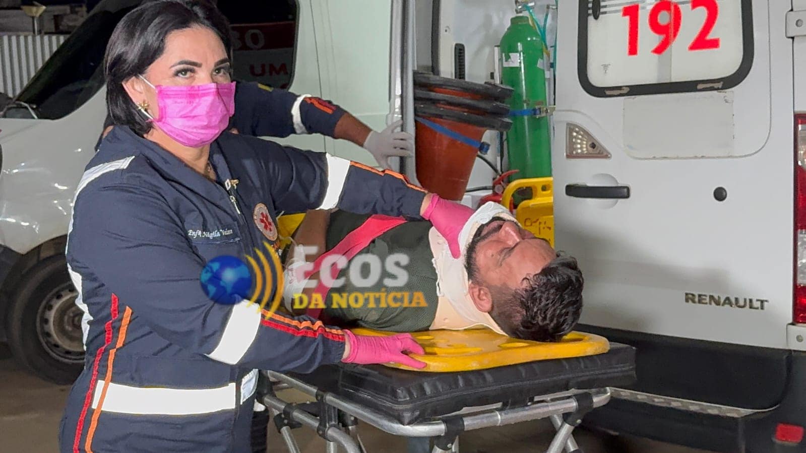 Motociclista perde o controle da direção e colide com ciclista em Rio Branco; dois ficam feridos