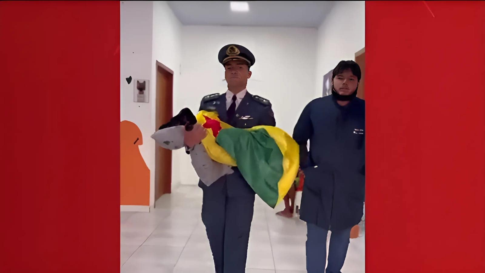 Com cortejo, bombeiros fazem homenagem a cadela especialista em resgates que morreu no Acre