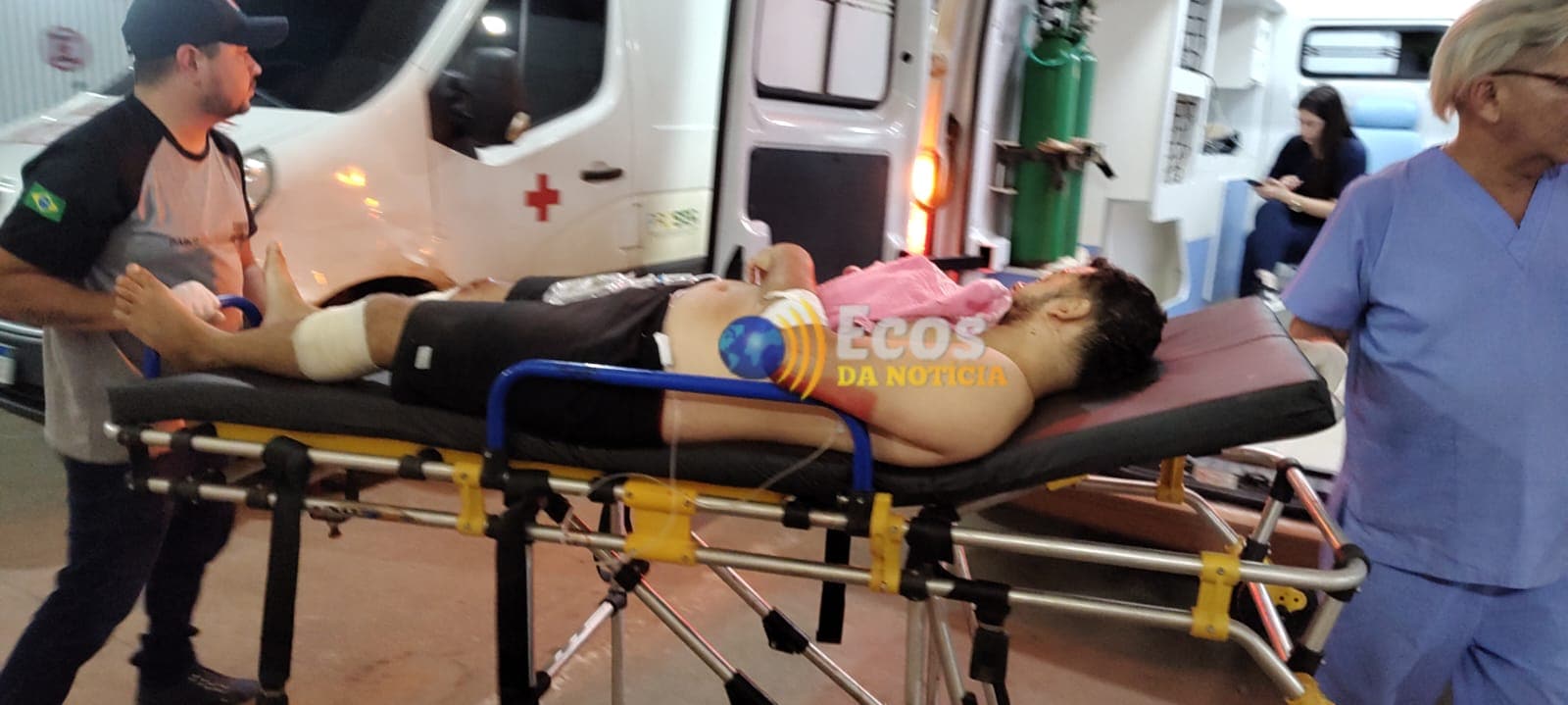 Grave acidente entre moto e ônibus em Boca do Acre deixa jovem com braço amputado