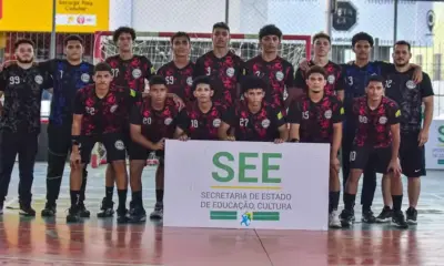 WhatsApp-Image-2025-05-16-at-15.32.20 Foto: Escola Clícia Gadelha campeã da fase municipal de handebol masculino sub-17 dos Jogos Estudantis do Acre I Divulgação/SEE e Fach