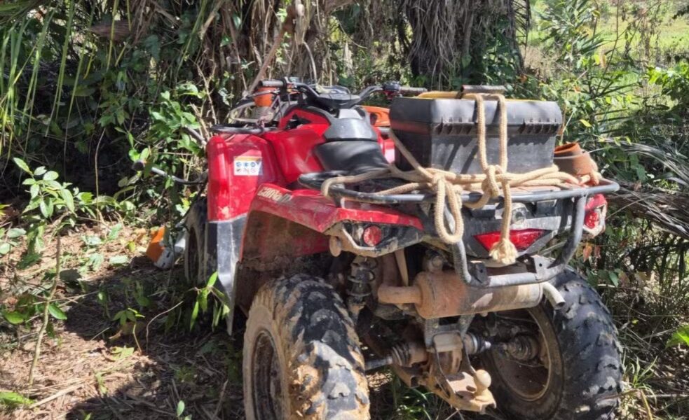 Objetos roubados foram encontrados próximos à divisa com a Bolívia — Foto: Arquivo/Gefron