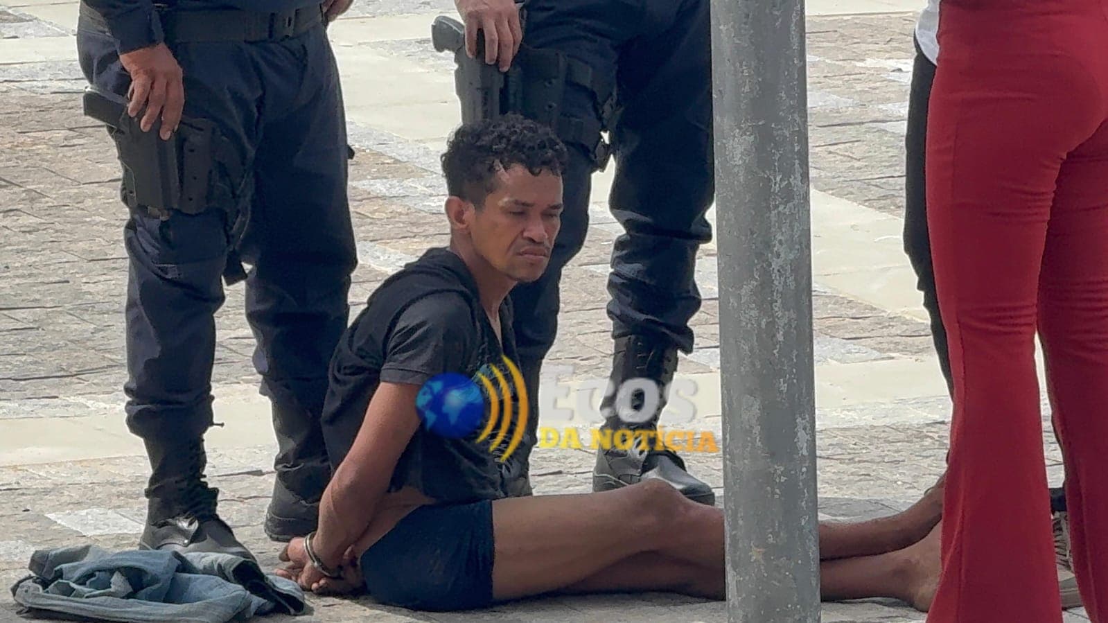 Morador de rua que tentou atingir repórter com estilingue durante gravação é preso por furtar gata de estimação