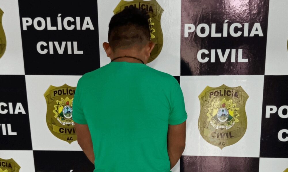 WhatsApp Image 2025-05-22 at 18.42.44 Investigadores da Polícia Civil de Manoel Urbano durante a prisão do segundo suspeito de homicídio. Foto: cedida.