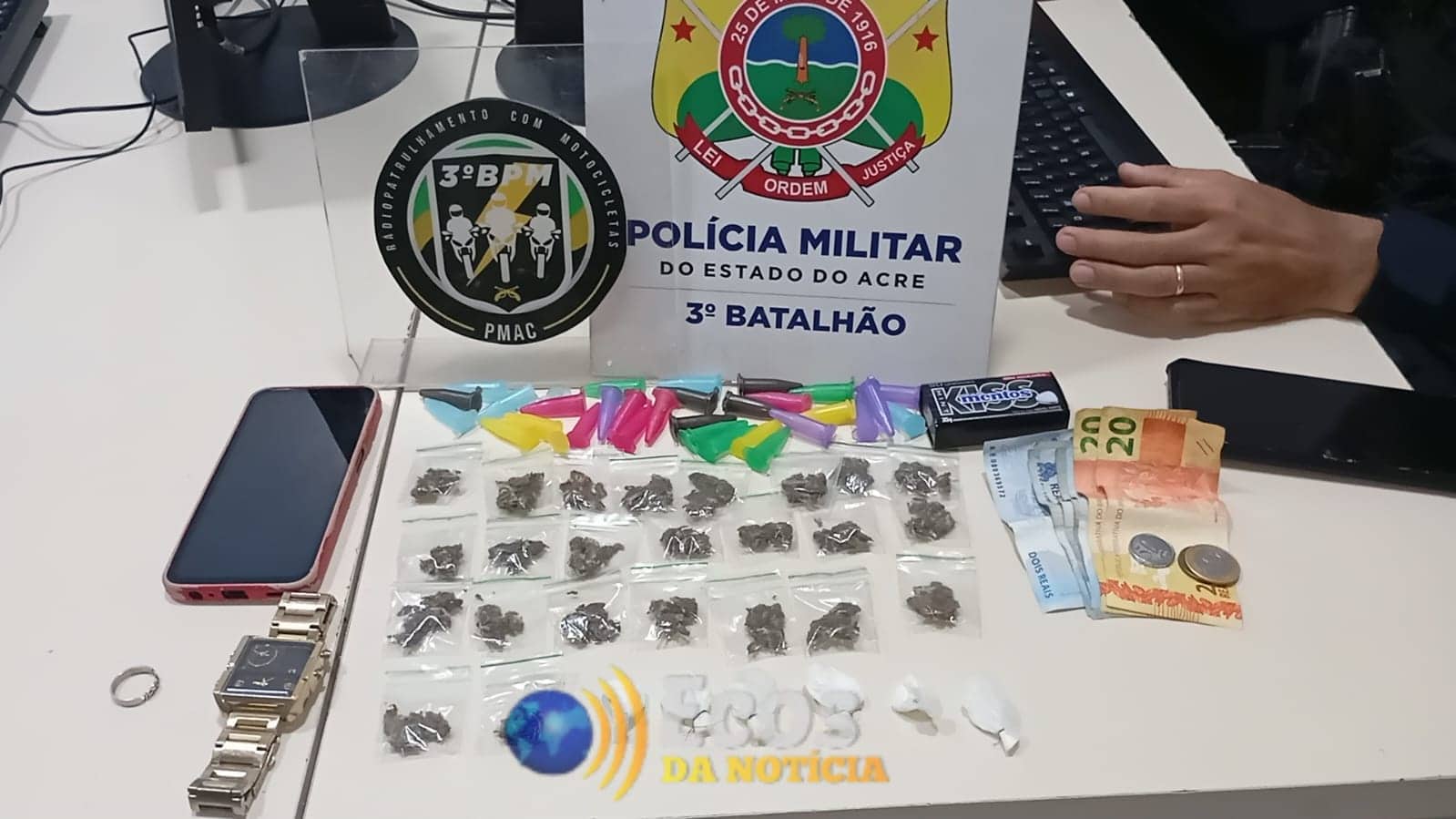 Três são presos e adolescente é apreendida com drogas em via pública em Rio Branco