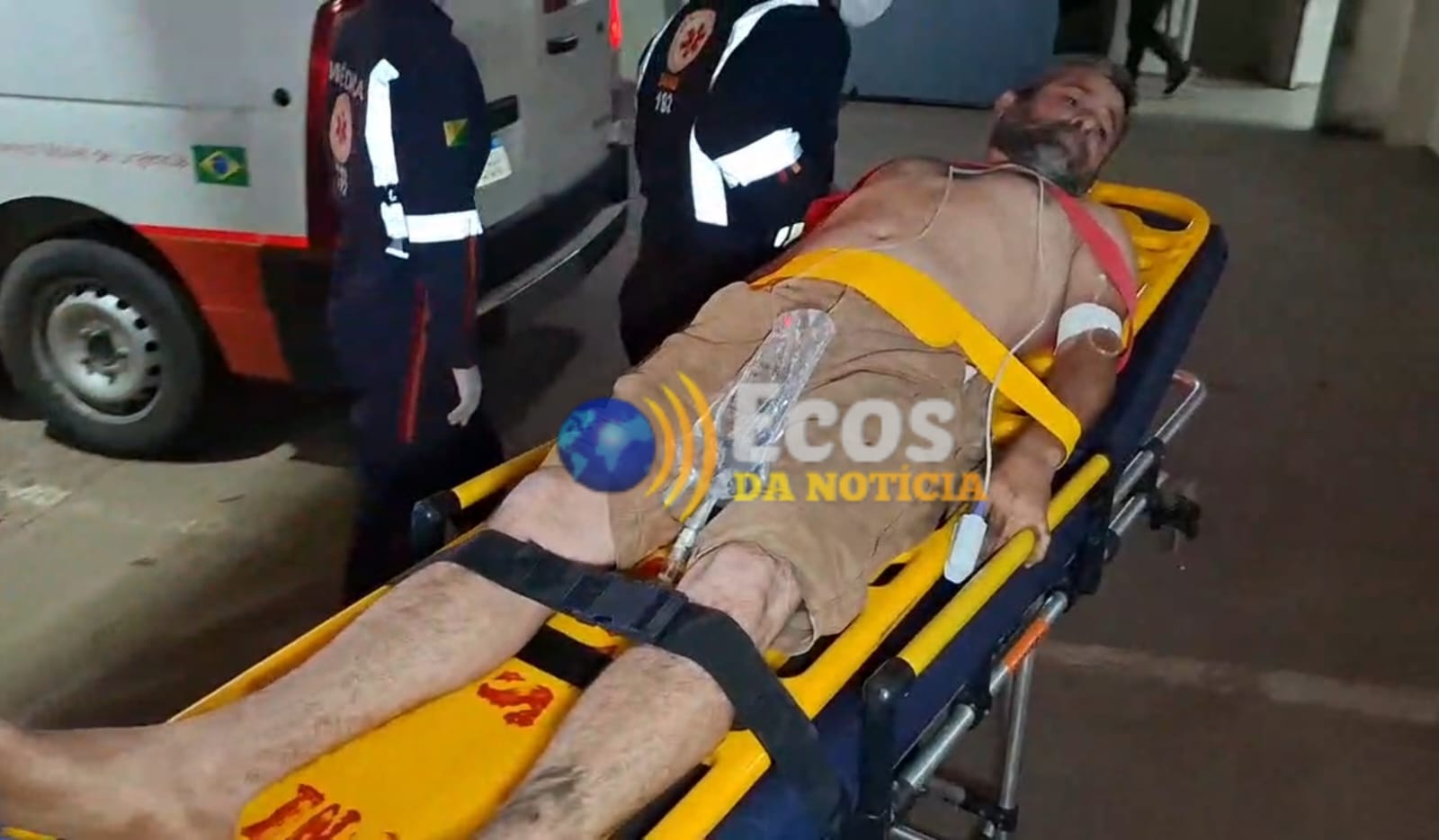 Mecânico fica ferido após caminhonete cair sobre seu peito durante manutenção, em Rio Branco