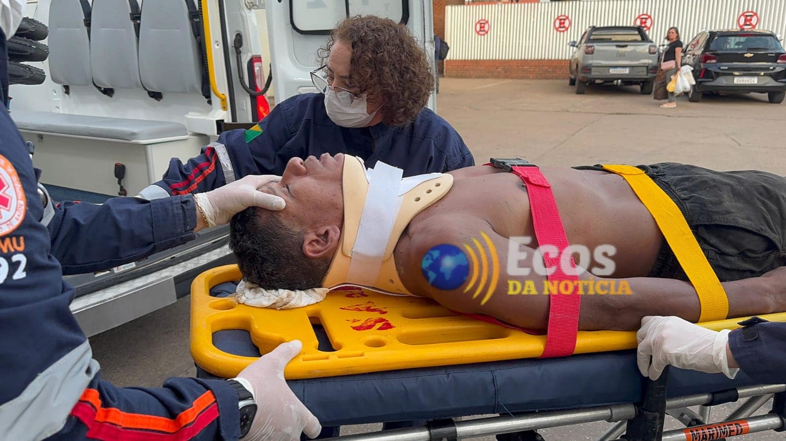 No Acre, homem fica em estado grave após cair de pé de Jambo