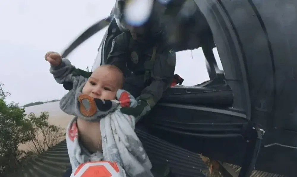 A situação comoveu o Brasil (Foto: Divulgação/2º BAvEx)