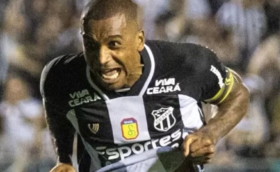 cearaganhou Marllon celebra gol do Ceará sobre o Vitória em jogo do Brasileirão
Imagem: Lucas Emanuel/AGIF