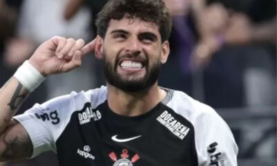 corinthiansvence Yuri Alberto comemora após marcar para o Corinthians contra o Santos pelo Campeonato Brasileiro 2025
Imagem: Marcello Zambrana/AGIF