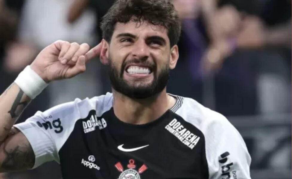 Yuri Alberto comemora após marcar para o Corinthians contra o Santos pelo Campeonato Brasileiro 2025
Imagem: Marcello Zambrana/AGIF