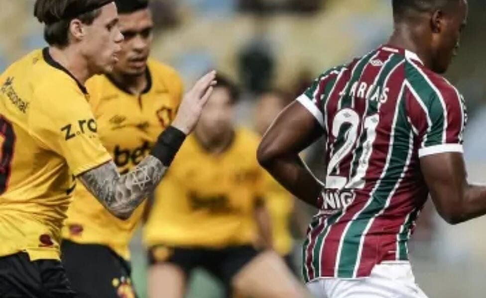 fluminenseganhou John Arias e Barletta disputam bola em Fluminense x Sport, no Maracanã, pelo Campeonato Brasileiro
Imagem: Lucas Merçon / Fluminense
