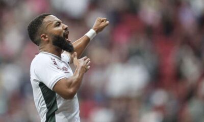 Samuel Xavier comemora gol do Fluminense no Mané Garrincha MARCELO GONÇALVES / FLUMINENSE F.C.