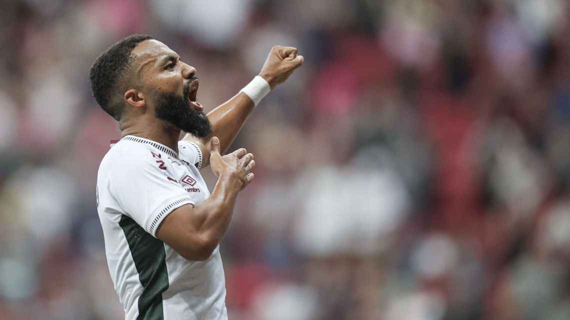 Fluminense supera vaias, goleia Aparecidense de virada e avança na Copa do Brasil