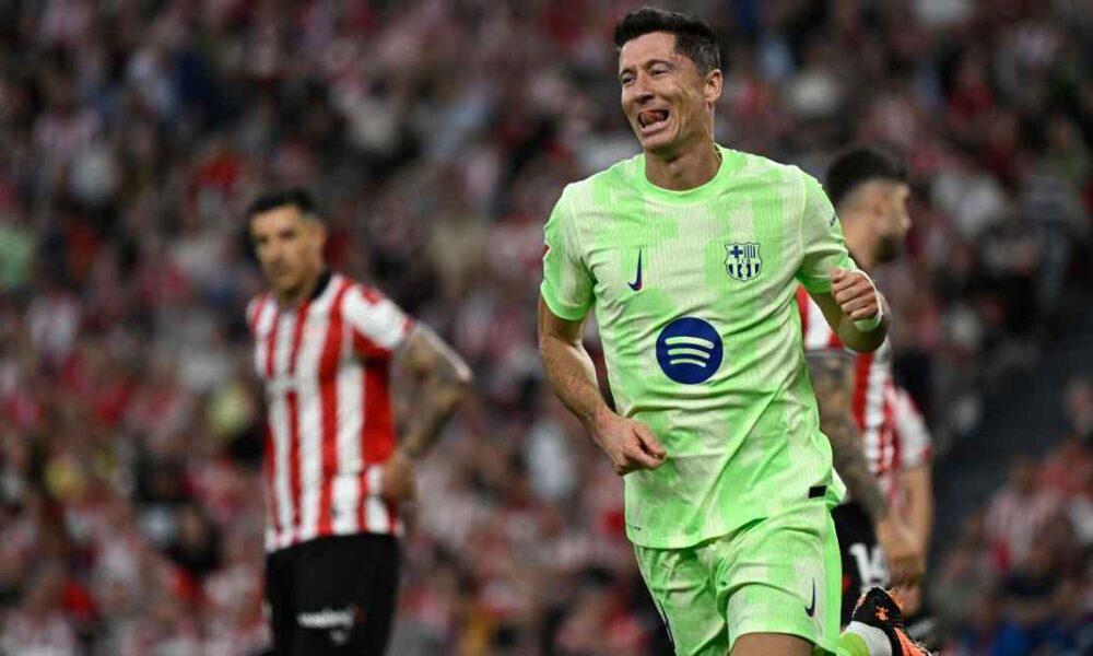 Lewandowski comemora gol sobre o Bilbao ANDER GILLENEA/AFP via Getty Images