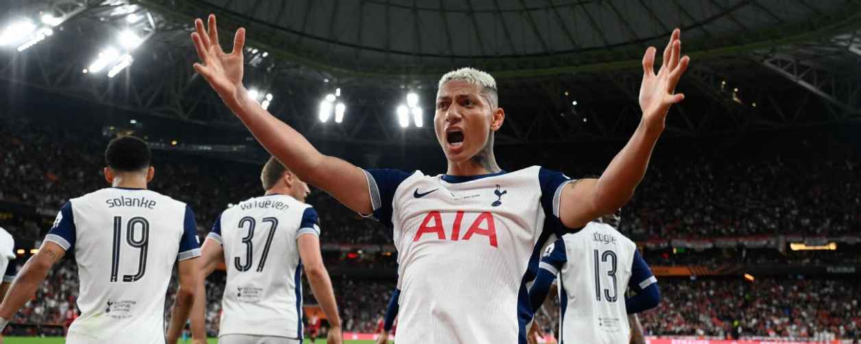 É campeão! Brennan Johnson faz o gol do título do Tottenham na Europa League