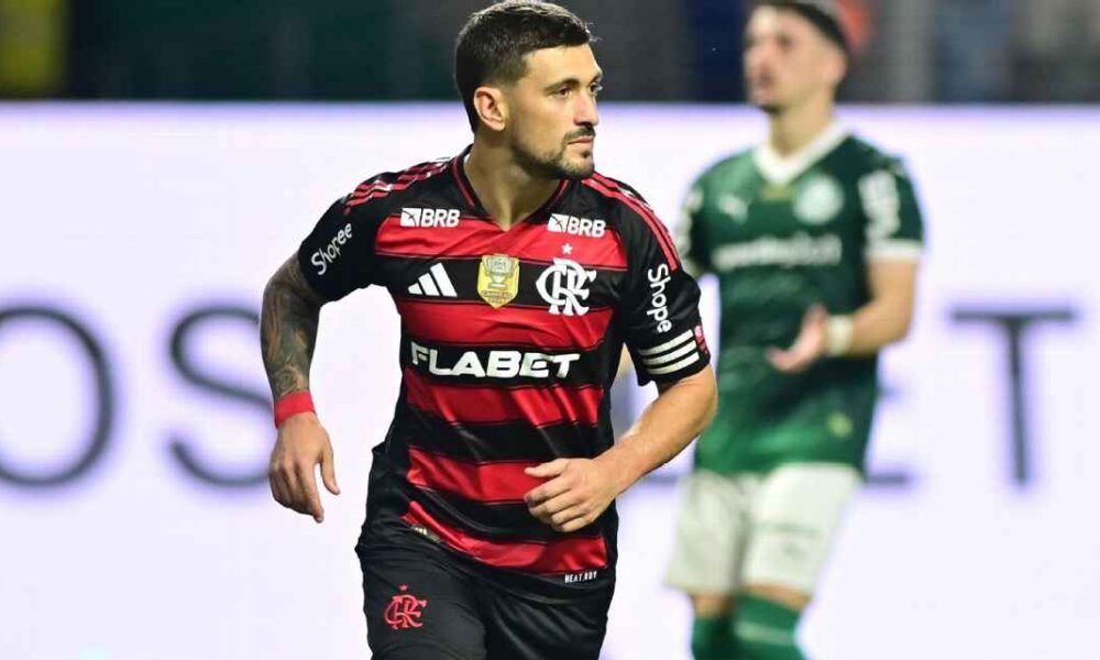 Arrascaeta comemora após marcar para o Flamengo sobre o Palmeiras Eduardo Carmim/Photo Premium/Gazeta Press