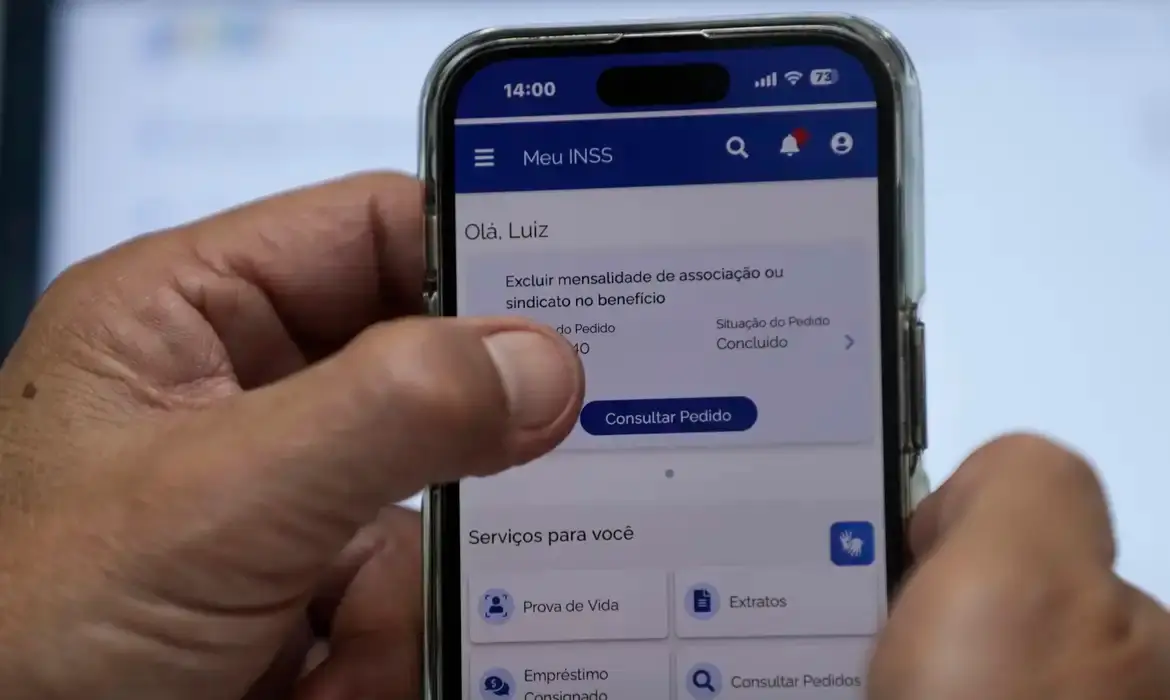 INSS notifica aposentados com descontos a partir desta terça; veja como será alerta
