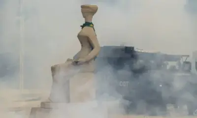 Estátua da Justiça, em frente ao Supremo Tribunal Federal (STF), coberta por fumaça e vandalizada no 8 de janeiro - Joedson Alves/Arquivo Agência Brasil