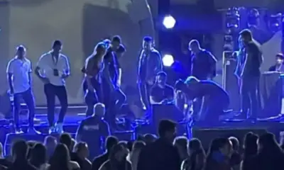 marrone_cai_do_palco_widelg-rhak6u54o0va