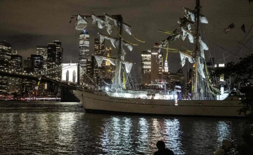Navio causou acidente em Nova York
Imagem: STEPHANIE KEITH / GETTY IMAGES NORTH AMERICA / Getty Images via AFP