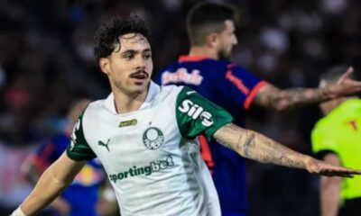 palxbrag Maurício comemora após marcar gol da virada do Palmeiras contra o RB Bragantino pelo Campeonato Brasileiro 2025
Imagem: Fabio Giannelli/AGIF